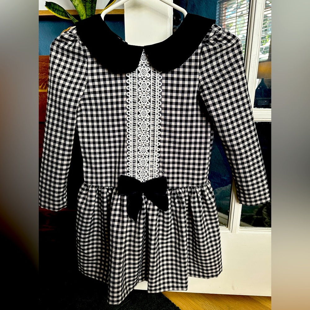 Adorable black & white plaid drop waist girls dress w/ velvet collar - Size 6x.